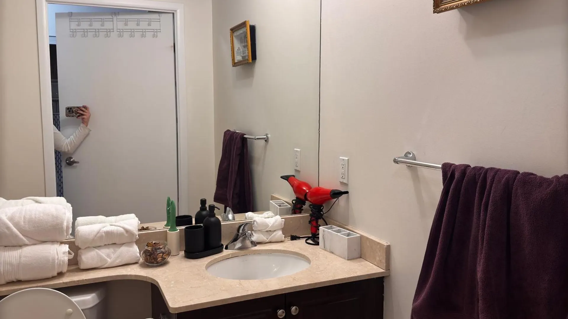 A Lovely One Bed Room With Sunset Views Toronto