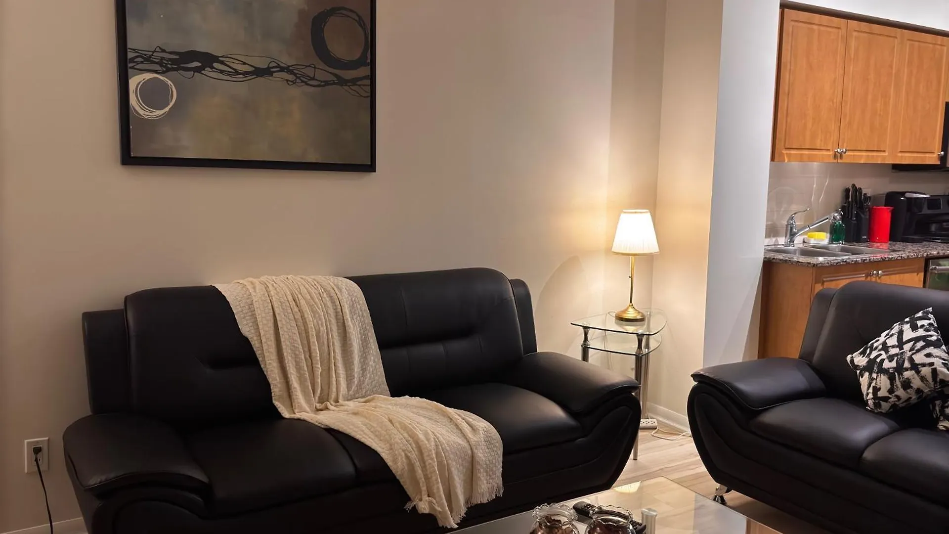 A Lovely One Bed Room With Sunset Views Toronto Canada