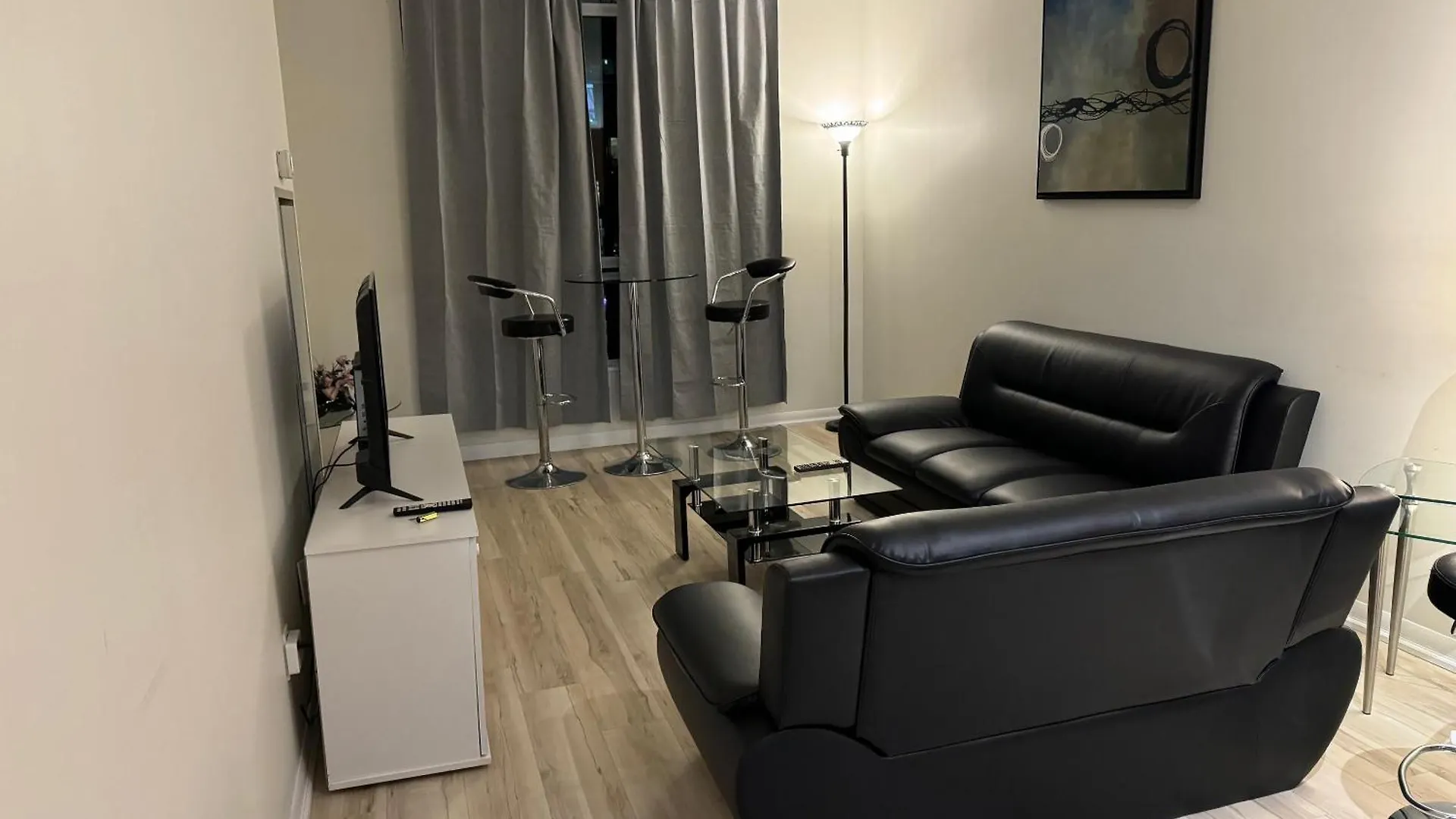 A Lovely One Bed Room With Sunset Views Toronto
