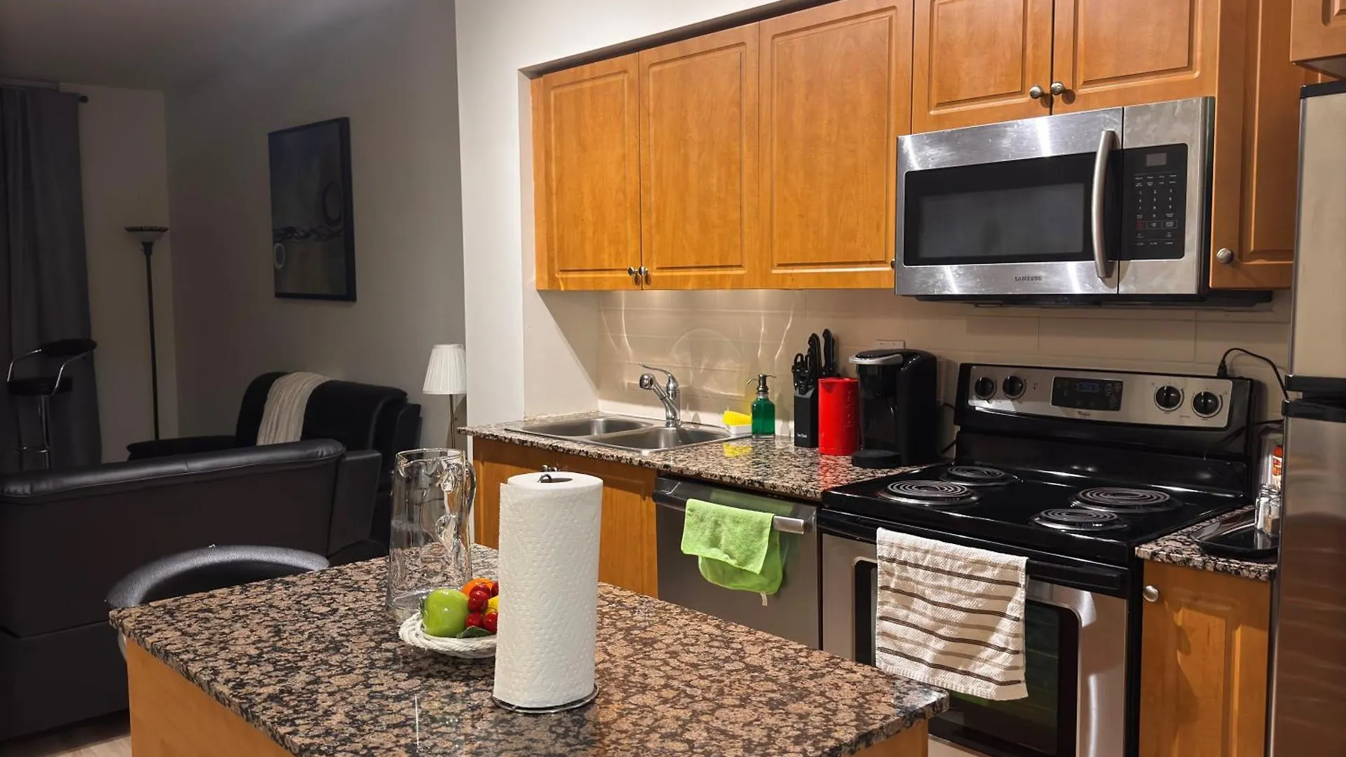 A Lovely One Bed Room With Sunset Views Toronto Canada