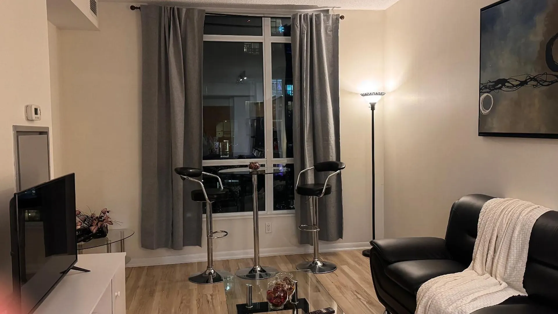 A Lovely One Bed Room With Sunset Views Toronto 0*,  Canada