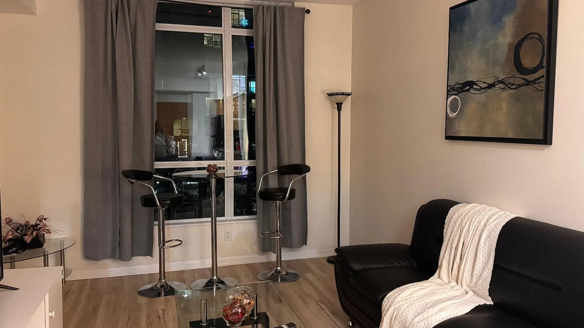 A Lovely One Bed Room With Sunset Views Toronto 0*,