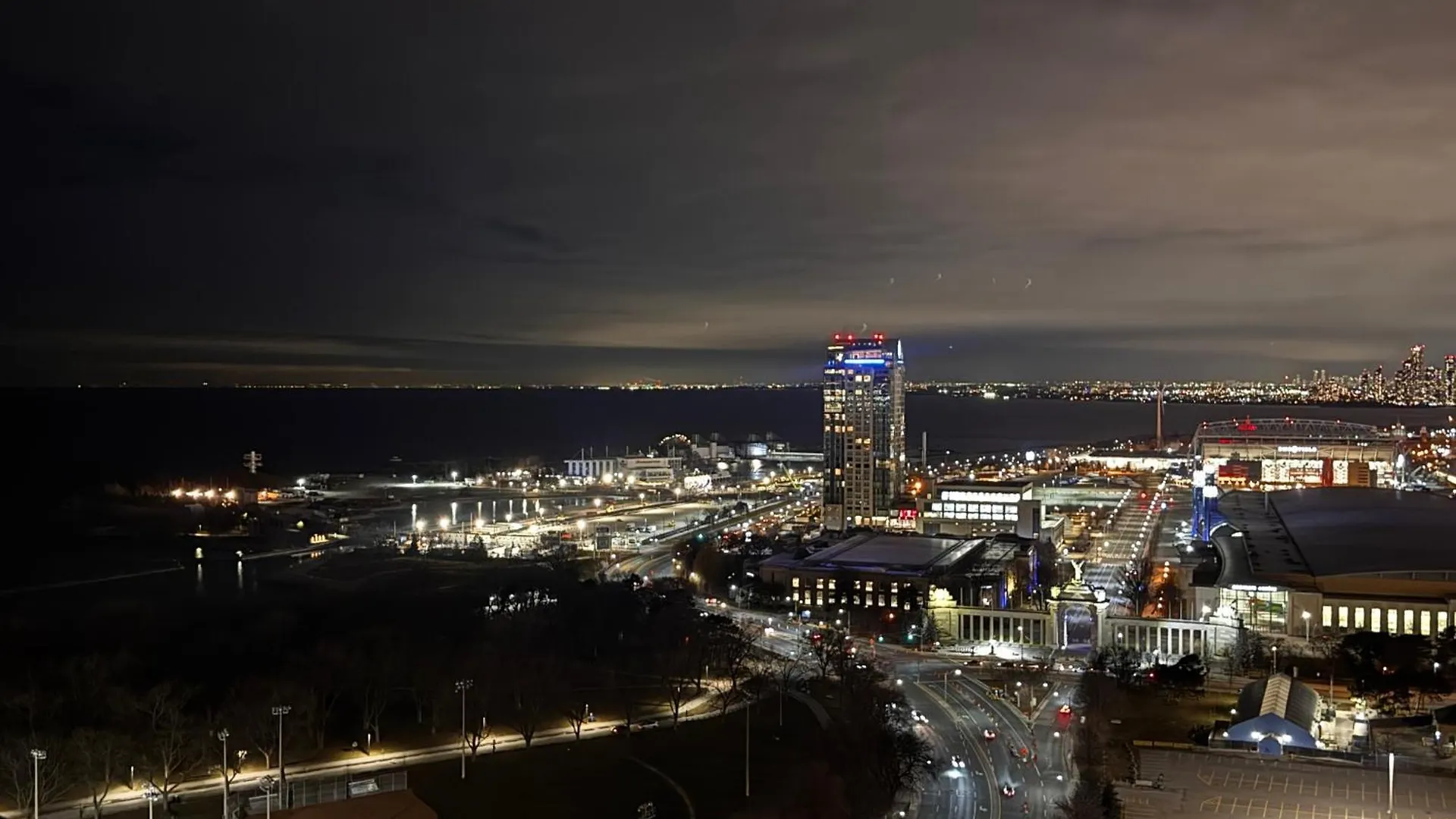 A Lovely One Bed Room With Sunset Views Toronto Apartment