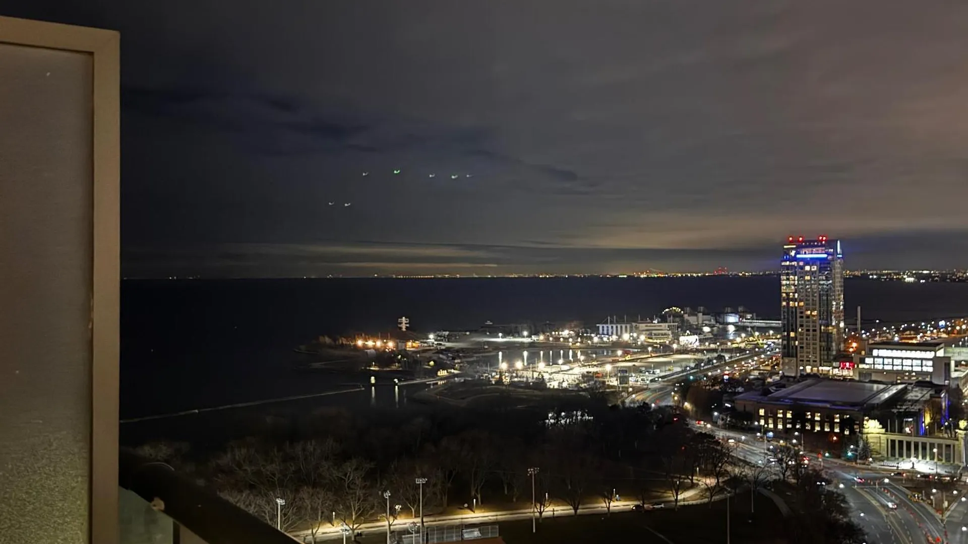 A Lovely One Bed Room With Sunset Views Toronto